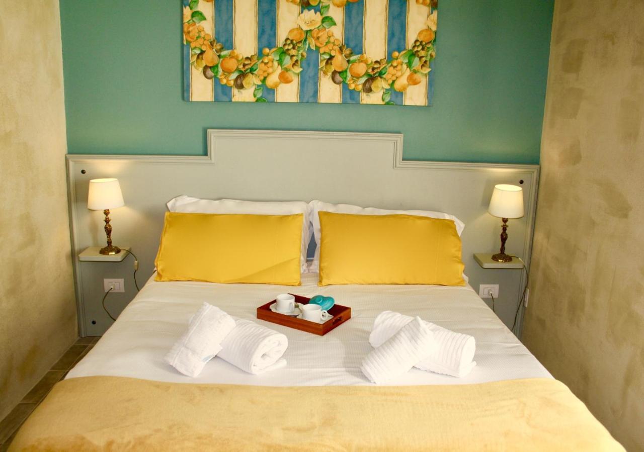 White Lilac Romantic B&B - Adults Only Arona Esterno foto